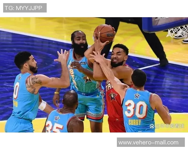 美国NBA篮球明星在全明星赛上取得精彩表现，帮助东西部全明星队获得胜利